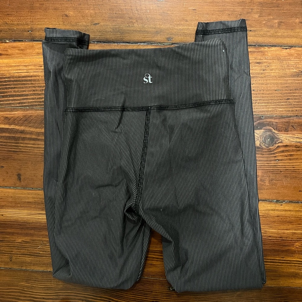 Strut this striped leggings